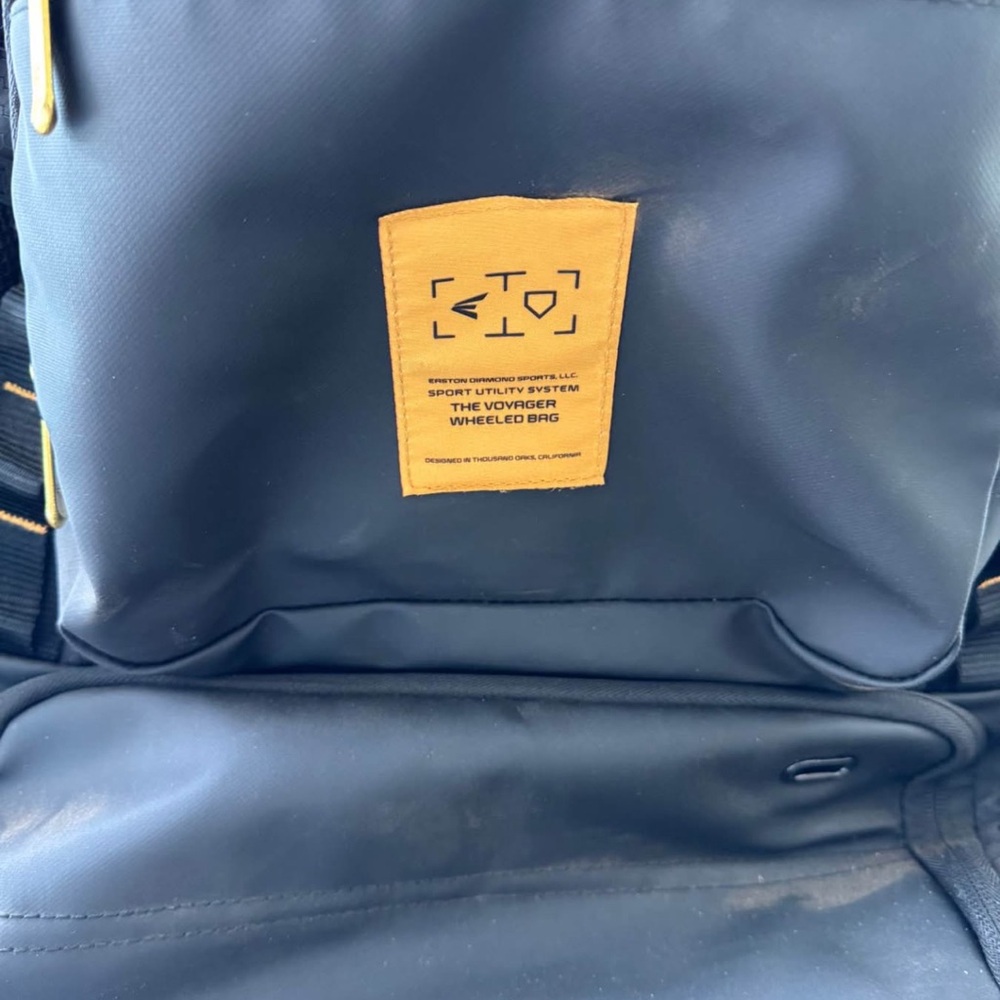Easton Black/gold Voyager Wheeled Baseball/Softball bag - Picture 2 of 6